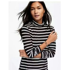 Old Navy Semi-Fitted Turtleneck Size M, XXLP Sweater